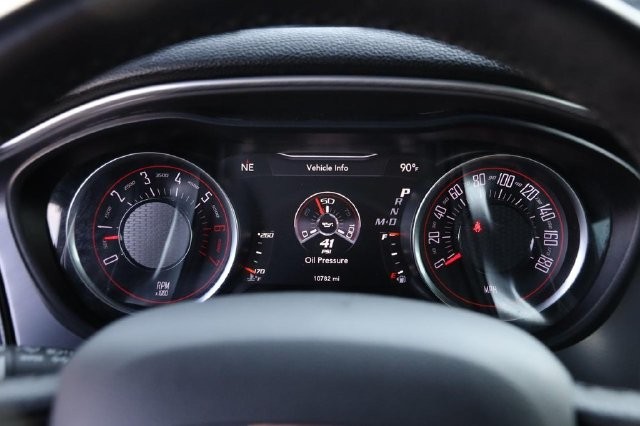 Dodge Challenger Vehicle Full-screen Gallery Image 13