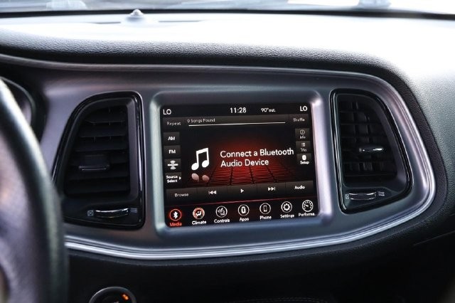 Dodge Challenger Vehicle Full-screen Gallery Image 15