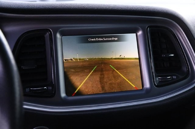 Dodge Challenger Vehicle Full-screen Gallery Image 16