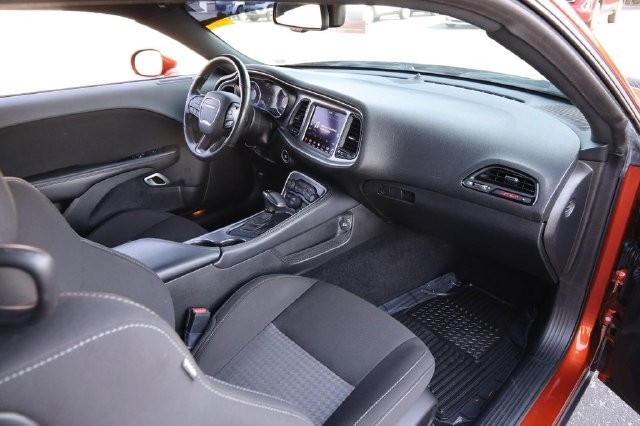Dodge Challenger Vehicle Full-screen Gallery Image 21