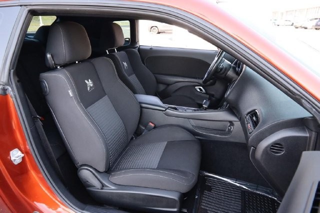 Dodge Challenger Vehicle Full-screen Gallery Image 22