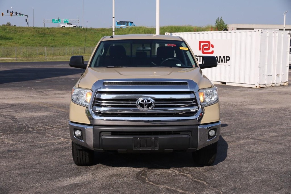 Toyota Tundra 4WD Vehicle Full-screen Gallery Image 4