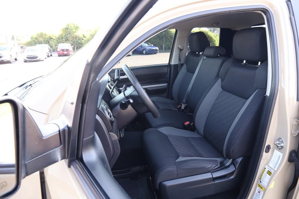 Toyota Tundra 4WD Vehicle Full-screen Gallery Image 7