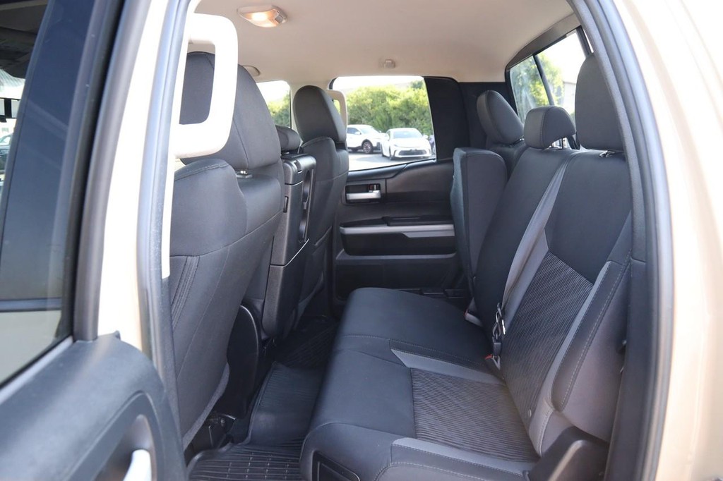 Toyota Tundra 4WD Vehicle Full-screen Gallery Image 8