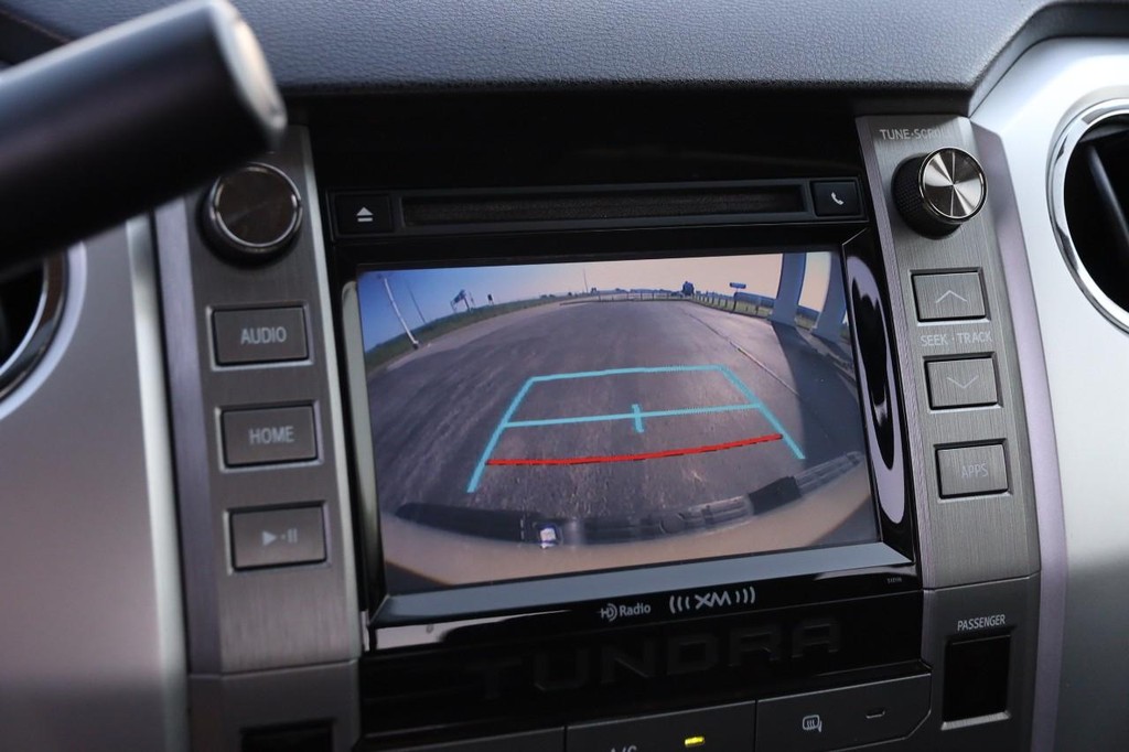 Toyota Tundra 4WD Vehicle Full-screen Gallery Image 15