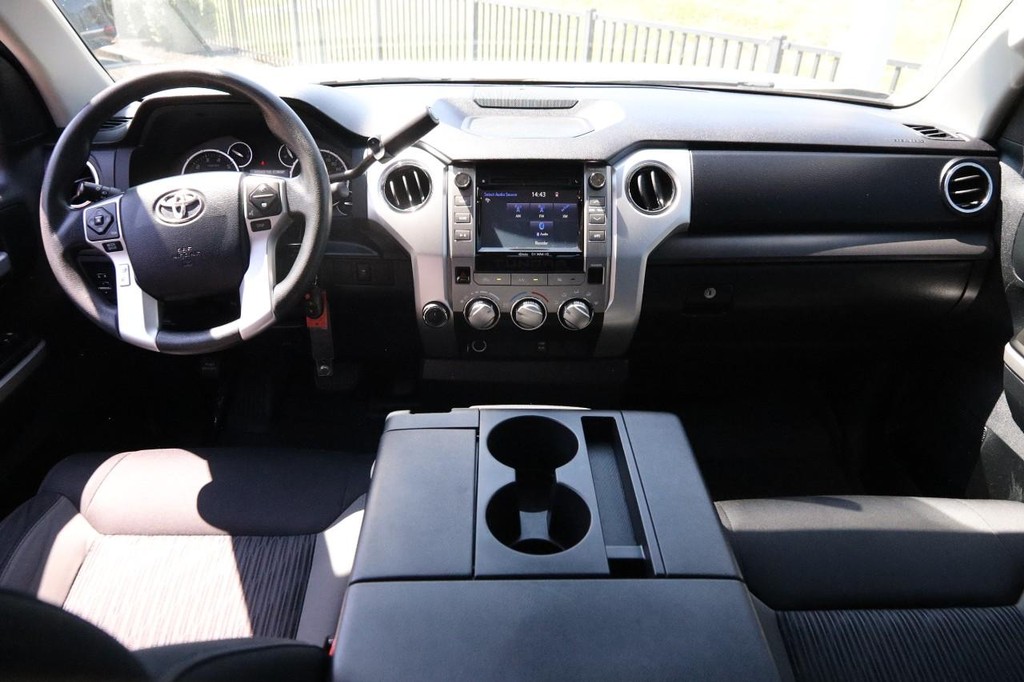 Toyota Tundra 4WD Vehicle Full-screen Gallery Image 19