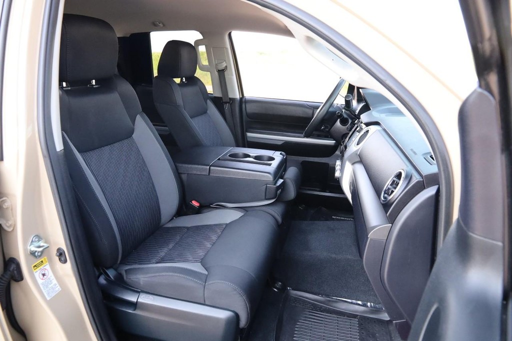 Toyota Tundra 4WD Vehicle Full-screen Gallery Image 24