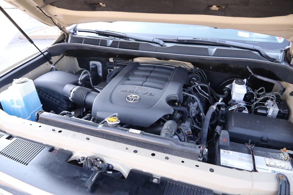 Toyota Tundra 4WD Vehicle Full-screen Gallery Image 25