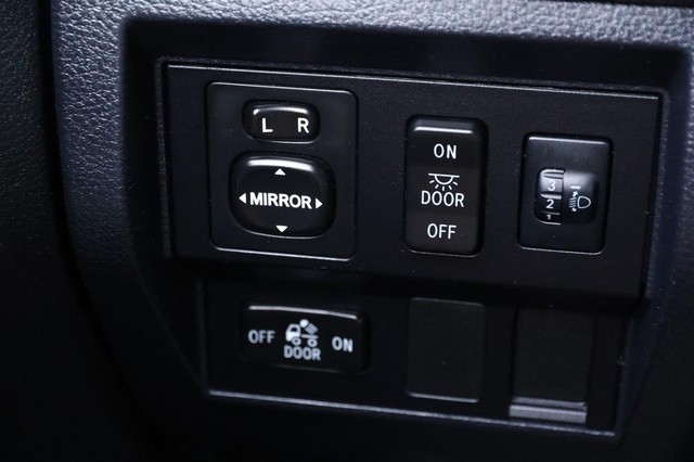 Toyota Tundra 4WD Vehicle Image 18