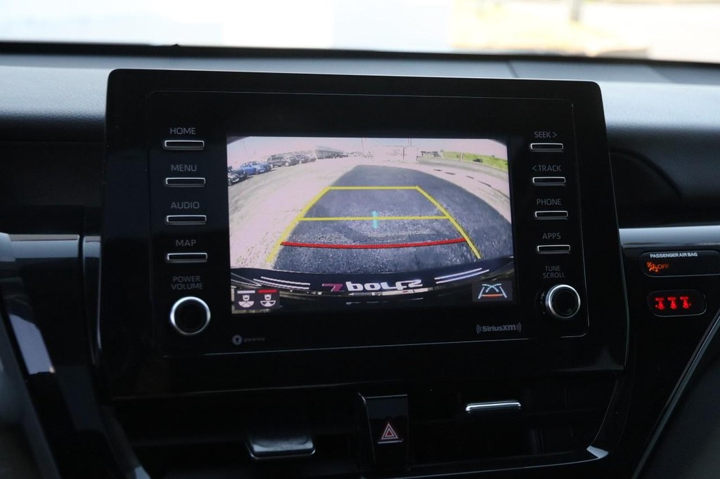 Toyota Camry Vehicle Full-screen Gallery Image 17