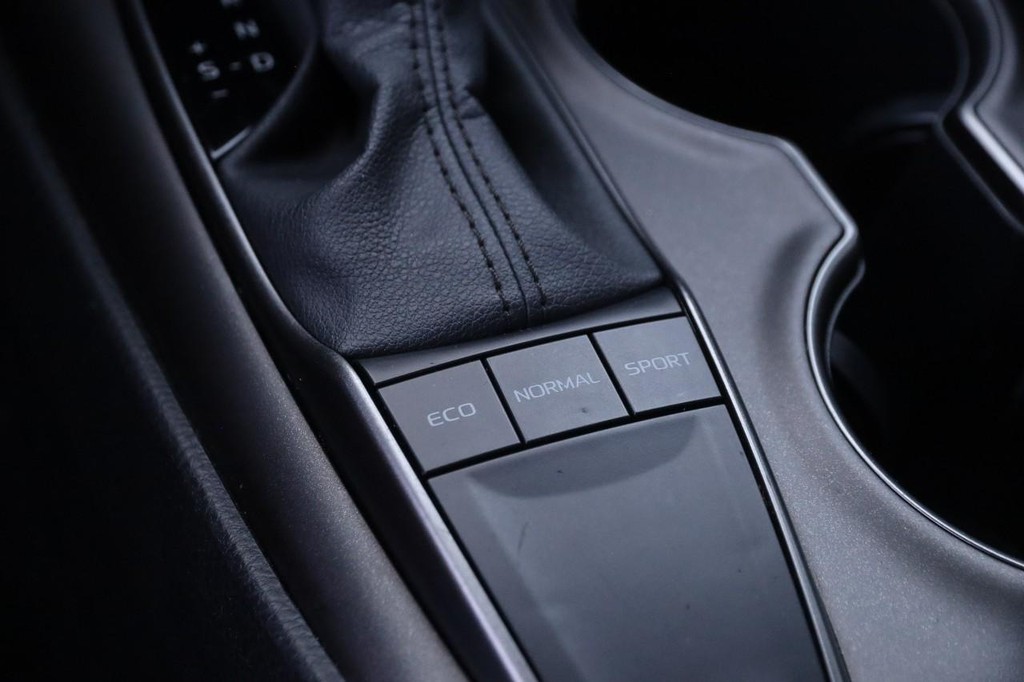 Toyota Camry Vehicle Full-screen Gallery Image 19