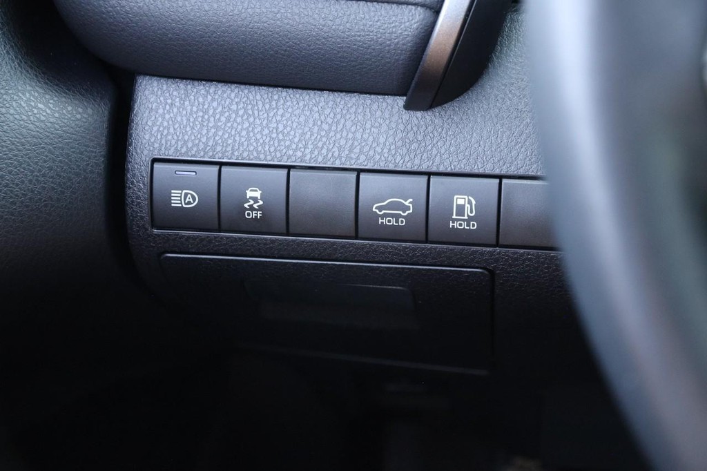 Toyota Camry Vehicle Full-screen Gallery Image 21
