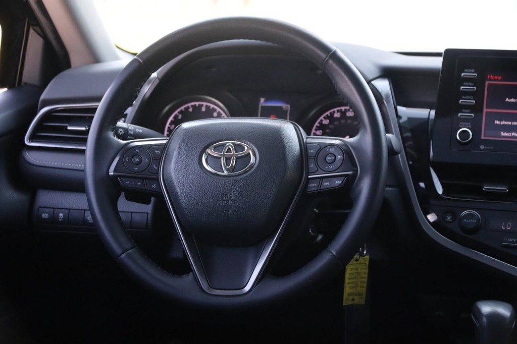 Toyota Camry Vehicle Full-screen Gallery Image 24
