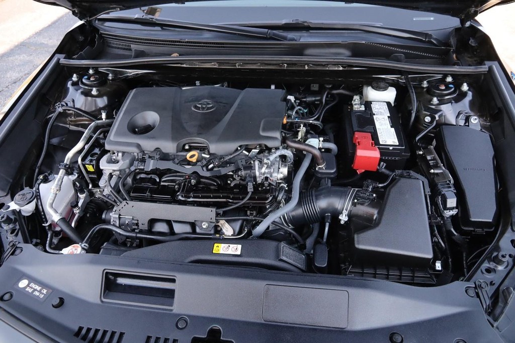 Toyota Camry Vehicle Full-screen Gallery Image 28