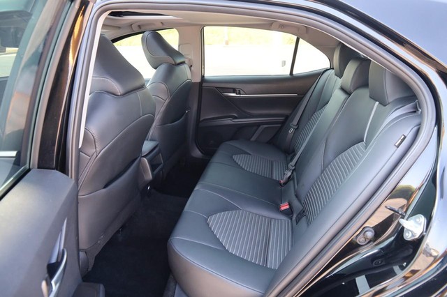 Toyota Camry Vehicle Image 10