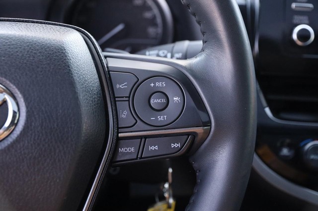 Toyota Camry Vehicle Image 13