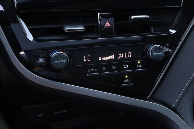 Toyota Camry Vehicle Image 18