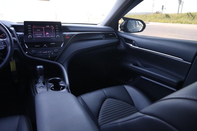 Toyota Camry Vehicle Image 26