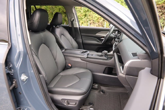 Toyota Grand Highlander Vehicle Image 10
