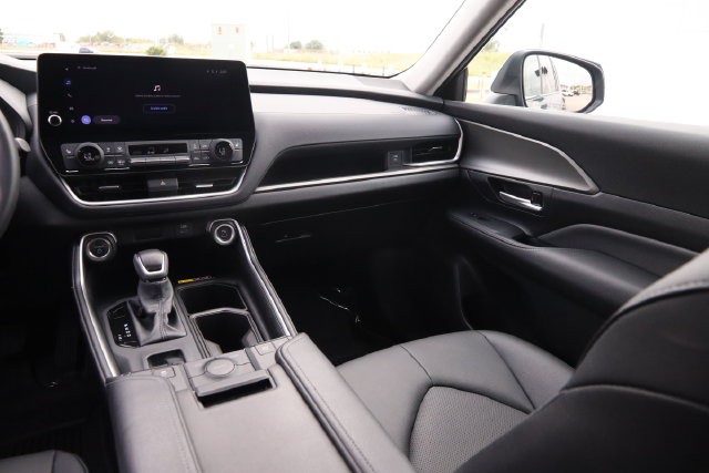 Toyota Grand Highlander Vehicle Image 11