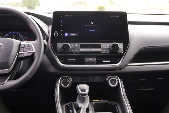 Toyota Grand Highlander Vehicle Image 12