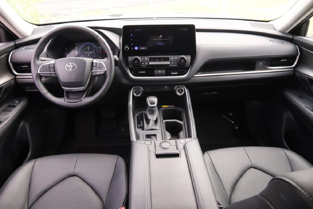 Toyota Grand Highlander Vehicle Image 15