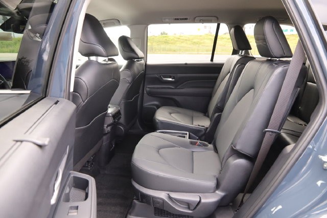 Toyota Grand Highlander Vehicle Image 30