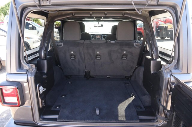 Jeep Wrangler Unlimited Vehicle Image 12