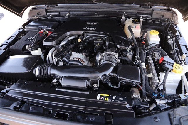 Jeep Wrangler Unlimited Vehicle Image 32