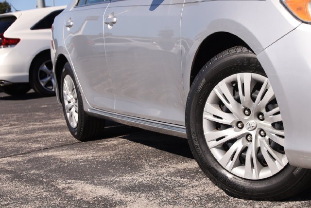 Toyota Camry Vehicle Image 03