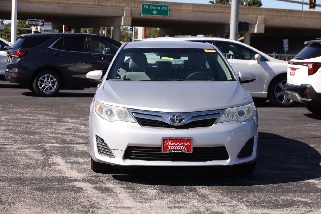 Toyota Camry Vehicle Image 04
