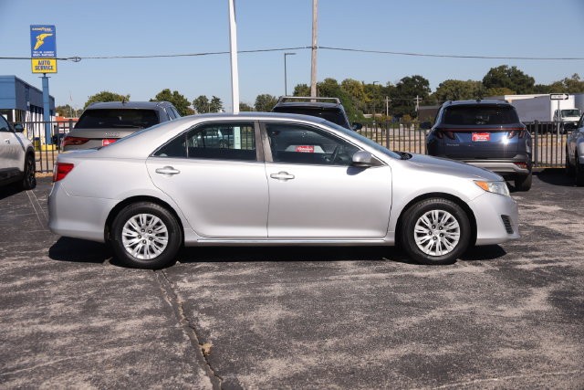 Toyota Camry Vehicle Image 05