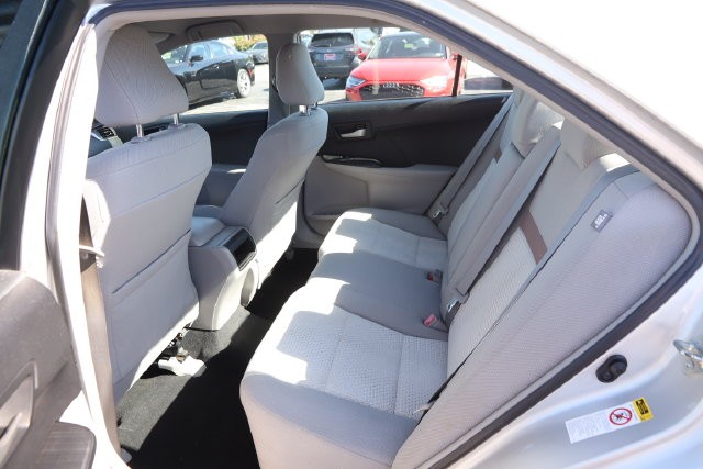 Toyota Camry Vehicle Image 09