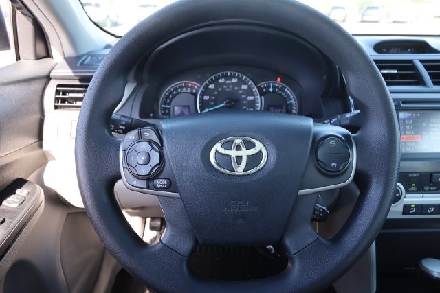 Toyota Camry Vehicle Image 10