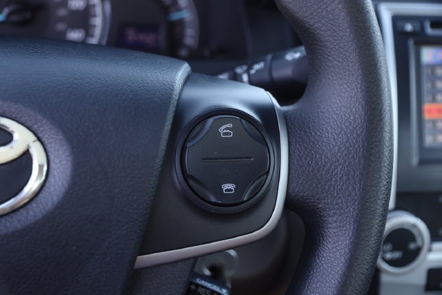 Toyota Camry Vehicle Image 12