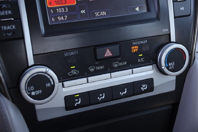 Toyota Camry Vehicle Image 16