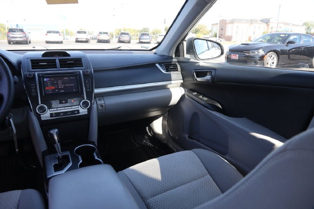 Toyota Camry Vehicle Image 23