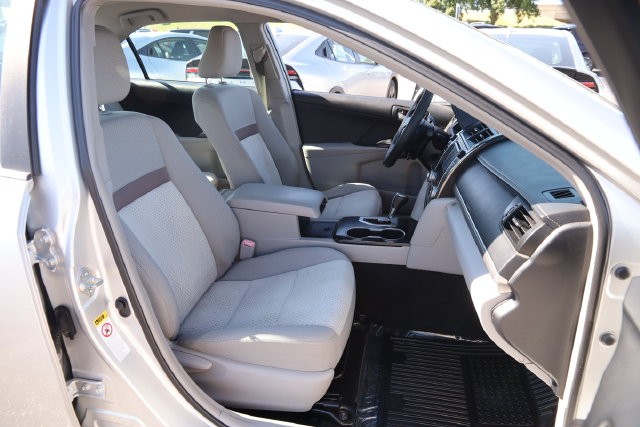 Toyota Camry Vehicle Image 24