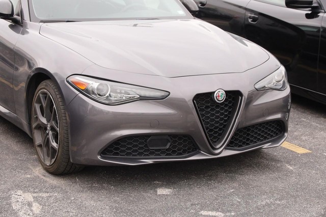 Alfa Romeo Giulia Vehicle Image 02