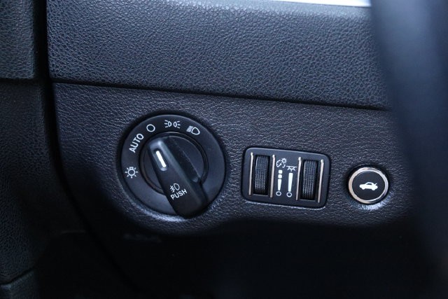 Dodge Charger Vehicle Full-screen Gallery Image 19