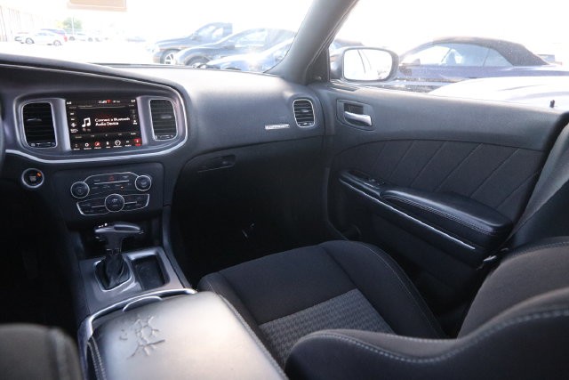 Dodge Charger Vehicle Full-screen Gallery Image 24