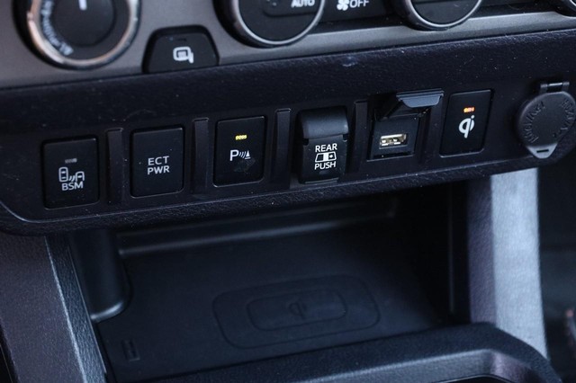 Toyota Tacoma 4WD Vehicle Image 21