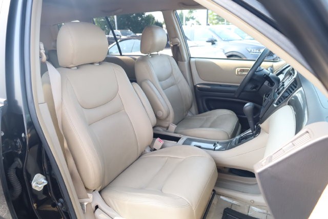 Toyota Highlander Vehicle Image 12