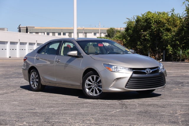 Toyota Camry Vehicle Image 02