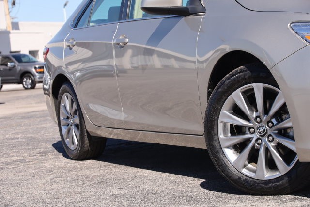 Toyota Camry Vehicle Image 03