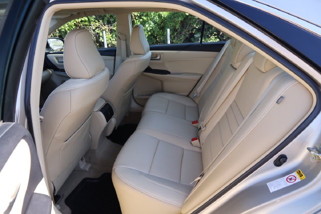 Toyota Camry Vehicle Image 10
