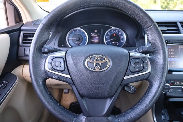 Toyota Camry Vehicle Image 11