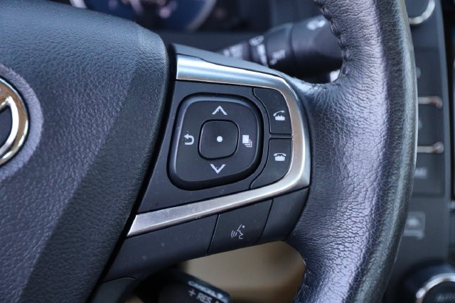 Toyota Camry Vehicle Image 13