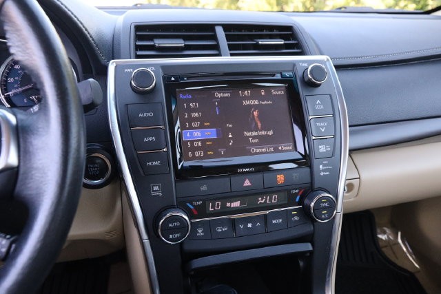 Toyota Camry Vehicle Image 16