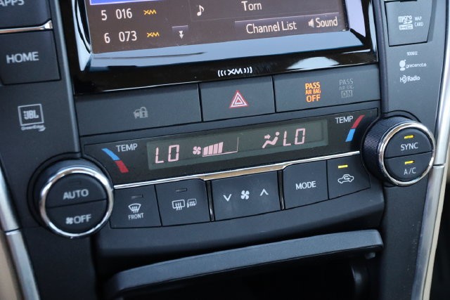 Toyota Camry Vehicle Image 18